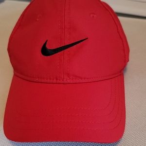 Nike youth red cap 4/7